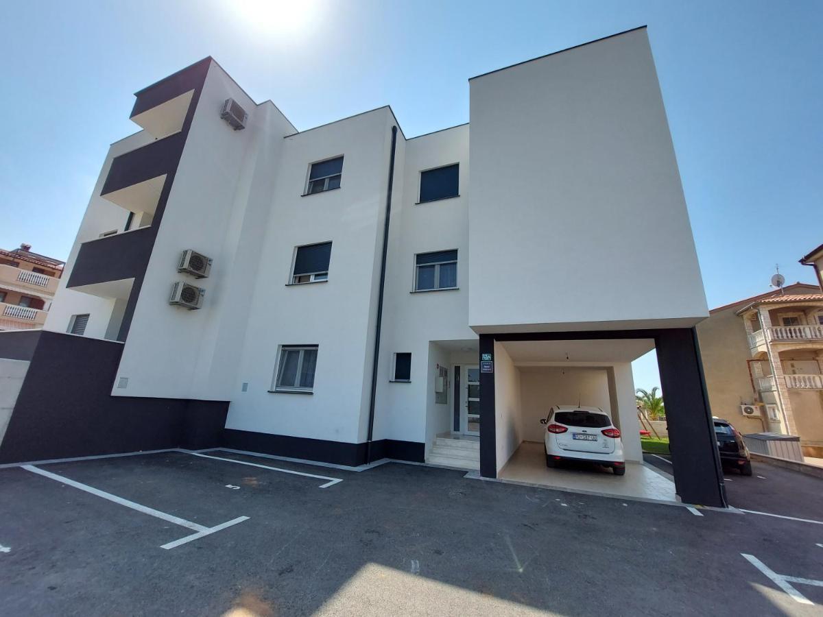 Valux Apartman Pula Luaran gambar