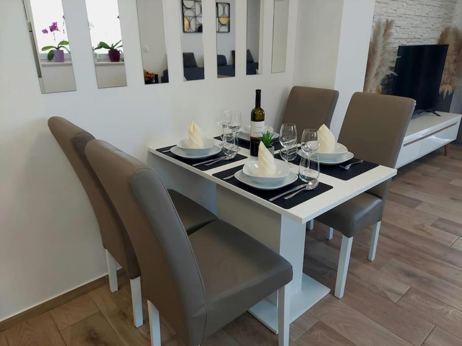 Valux Apartman Pula Luaran gambar