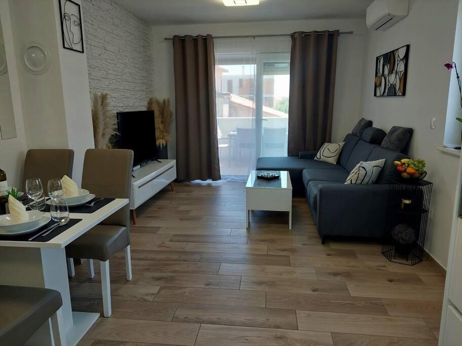 Valux Apartman Pula Luaran gambar