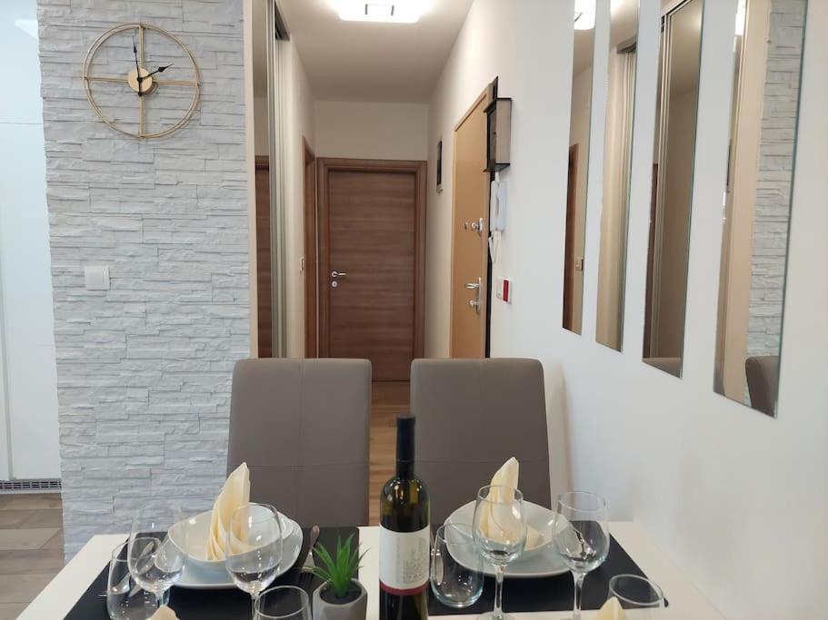 Valux Apartman Pula Luaran gambar