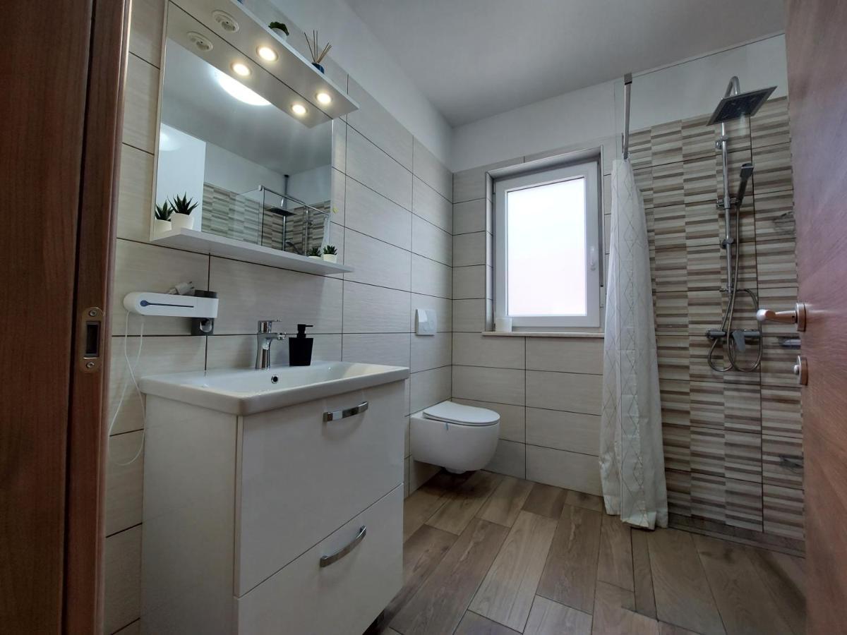 Valux Apartman Pula Luaran gambar